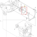 Metalowy, srebrny pierścień sprężynujący do wykaszarki Husqvarna 243 RJ z otworami montażowymi na białym tle, widoczny w zbliżeniu, ustawiony poziomo.