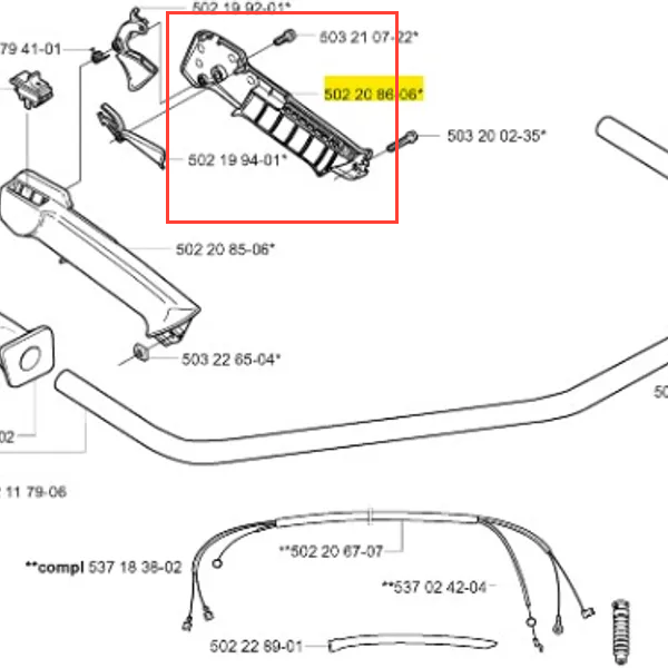 Połowa uchwytu wykaszarki 252 RX Husqvarna w kolorze czarnym. Produkt widoczny z boku, leżący na białym tle. Widać dwa mocowania oraz logo Husqvarna. Uchwyt ma prosty, cylindryczny kształt, odpowiedni do montażu w narzędziu ogrodowym.
