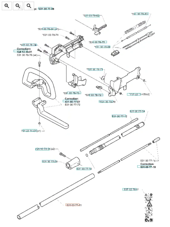 Rura wykaszarki 152 RB Husqvarna w kolorze metalicznym, długa i cylindryczna, o gładkiej fakturze. Widoczna na zdjęciu z boku, leżąca na jednolitym tle. Na końcach rury umieszczone mocowania do narzędzi, które podkreślają jej funkcjonalność.