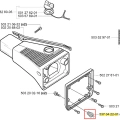 Amortyzator wykaszarki 252 RX Husqvarna, ukazany z boku w zbliżeniu. Produkt ma cylindryczny kształt, metaliczne wykończenie, widoczne mocowanie i oznaczenia. Prezentowany na jednolitym tle, zapewnia klarowny widok kluczowych elementów.