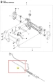 Przewód wykaszarki 253RJ Husqvarna, metalowy, elastyczny z ergonomiczną krzywizną. Widok z boku z numerem części. Wytrzymały, precyzyjnie mocowany, kluczowy w systemie sterowania.