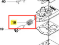 Sprężyna wykaszarki 253RJ Husqvarna w detalicznej ilustracji technicznej. Widoczna w pozycji poziomej, z charakterystyczną spiralną strukturą. Element metalowy, zapewniający elastyczność i wsparcie w urządzeniu, z oznaczeniem numeru 18.
