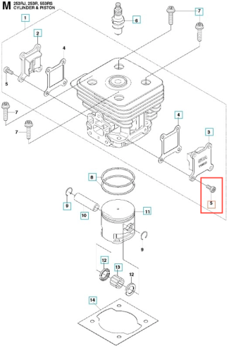Śruba wykaszarki 253RJ Husqvarna o metalicznym wykończeniu, widoczna z boku w zbliżeniu. Ma niewielką, okrągłą główkę z nacięciem na śrubokręt i gwintowaną część, idealna do mocowania. Otoczona innymi elementami silnika, na jasnym tle.