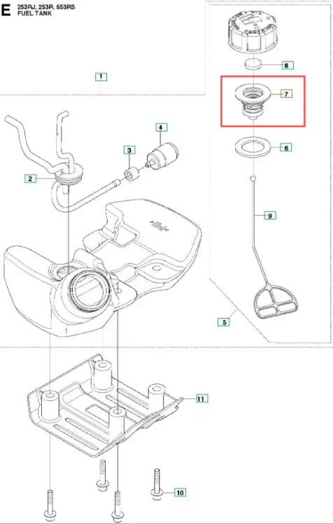 Uchwyt wykaszarki 253RJ Husqvarna w kolorze czarnym, z okrągłym otworem centralnym, montowany na paliwowej jednostce napędowej. Zestaw zawiera także widoczne elementy mocujące. Pozycja produktu: leżąca, w planie z przodu. Tło: proste.
