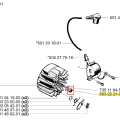 Nakrętka zabezpieczająca do wykaszarki Husqvarna 252 RX, widoczna w zbliżeniu, metalowa, okrągła z gwintem. Ujęcie z boku, ukazuje detale montażowe. Tło jest proste, białe, co podkreśla produkt. Znak firmowy Husqvarna nieczytelny.