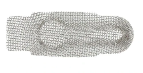 Siatka przeciwiskrowa do dmuchawy Husqvarna 130BT, wykonana z metalowej siatki, o półokrągłym kształcie. Produkt widoczny w złożonej pozycji na białym tle, z delikatnymi przęsłami. Nie widać napisów ani logo.