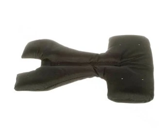 Czarny komplet podkładek dmuchawy 150BF Husqvarna, leżący poziomo. Materiał teksturowany, z wyraźnym kształtem dopasowanym do elementów. Widoczne mocowania i szwy. Tło proste, co podkreśla produkt.