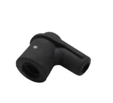 Czarna pokrywa piasty dmuchawy 130BT Husqvarna, wykonana z solidnego tworzywa. Produkt w ujęciu frontalnym, z widocznym otworem mocującym. Gładka powierzchnia, brak widocznych napisów lub logo. Element leżący na jednolitym tle.