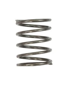 Sprężyna dmuchawy Husqvarna 170BT w kolorze metalicznym, o spiralnym kształcie i wyraźnie widocznych zwojach. Produkt stojący, uchwycony frontalnie na jednolitym tle. Widoczne detale konstrukcyjne. Idealna do naprawy urządzenia ogrodowego.