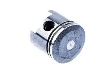 Metalowy okrągły element odległościowy dmuchawy 140B Husqvarna, srebrny z jasnym wierzchem, otworem centralnym i rowkiem wokół, chropowata faktura, widok z góry na jednolitym tle.