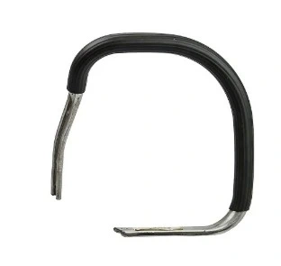 Uchwyt przedni dmuchawy Husqvarna 150BF, metalowy z ergonomiczną gumową osłoną, o kształcie przypominającym literę U. Widoczny z przodu, w pozycji leżącej, na jednolitym tle. Produkt nowy, solidny, przeznaczony do łatwego trzymania.