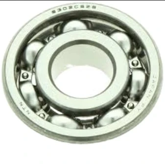 Łożysko dmuchawy Husqvarna 180BF w formie metalowej, okrągłej konstrukcji z kulkami w środku. Ujęcie frontalne, ukazuje detale łożyska oraz delikatne napisy na obrzeżu. Przeznaczone do zastosowań mechanicznych w urządzeniach ogrodowych.