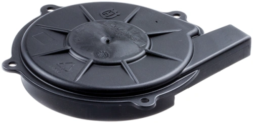 Obudowa rozrusznika dmuchawy 356BTx Husqvarna w kolorze czarnym, okrągła z płaską częścią boczną. Widoczna faktura tworzywa, oznaczenia i logo producenta. Produkt leży na białym tle, ukazując szczegóły konstrukcyjne oraz mocowania.