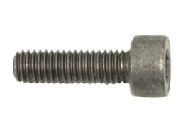 Śruba dmuchawy 356BTx Husqvarna o metalicznym kolorze, z gwintem na całej długości i sześciokątną główką. Ujęcie z boku, ukazuje całość produktu w neutralnym kontekście na jednolitym tle. Wysokość śruby wynosi około 5 cm.