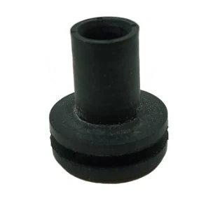 Pierścień uszczelniający dmuchawy 356BTx w kolorze czarnym, wykonany z gumy. Okrągła podstawa z wyżej umieszczonym cylindrycznym końcem. Widoczny detali w postaci dwóch rowków na obwodzie. Produkt leżący na białym tle.