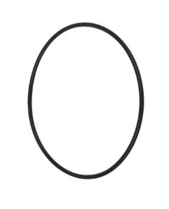 Czarny O-ring do dmuchawy 380BFS Husqvarna, o owalnym kształcie i gładkiej powierzchni. Prezentowany na białym tle, w pozycji leżącej. Element o wysokiej elastyczności, używany w systemach uszczelniających.