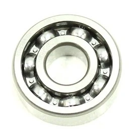 Łożysko dmuchawy 530BT Husqvarna w metalowej obudowie, z centralnym otworem. Widoczne kulki w łożysku, z bliska z boku, na jednolitym tle. Produkt nowy, bez dodatkowych oznaczeń.