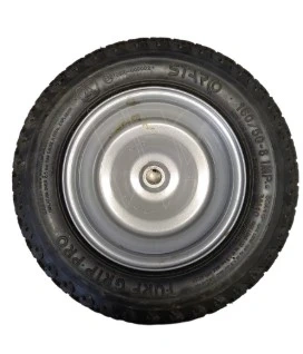 Koło ridera R 111B Husqvarna, widok z góry, o średnicy zewnętrznej oraz czarnej, gumowej oponie z bieżnikiem. Na metalowej feldze umieszczone logo STYRO, oznaczenie rozmiaru 160/60-8. Produkt nowy, przeznaczony do maszyn ogrodniczych.