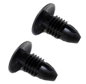 Zacisk dmuchawy 360BT Husqvarna, czarny, plastikowy, z rowkami ułatwiającymi montaż. Dwa egzemplarze obok siebie na białym tle, widok z przodu w pozycji leżącej.