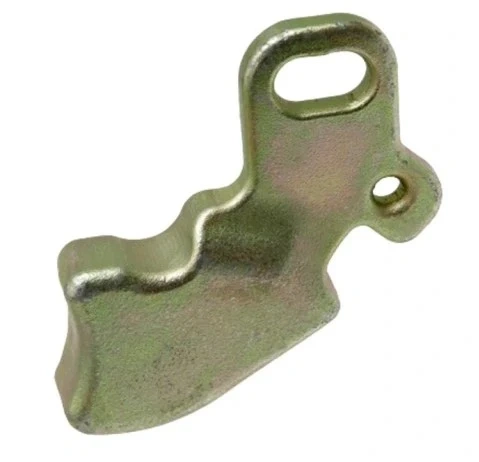 Zapadka dmuchawy 525BX Husqvarna w metalicznym kolorze, z jednym otworem i wyprofilowanym kształtem. Frontalne ujęcie ukazuje fakturę i kontury, idealna do dmuchaw.