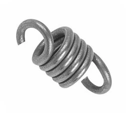 Sprężyna dmuchawy 525BX Husqvarna, metaliczna, szaro-srebrna, spiralna konstrukcja z dwoma hakiem na końcach. Produkt leżący na jasnym tle, ukazujący detale i teksturę materiału. Idealna do użycia w urządzeniach ogrodniczych.
