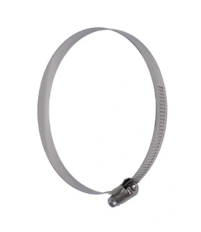 Zacisk dmuchawy 580BFS Husqvarna, wykonany z metalu, z regulowanym mocowaniem. Widok frontalny. Lekko matowa powierzchnia, okrągły kształt, widoczny mechanizm zaciskowy. Prosto na białym tle, bez dodatkowych akcesoriów.