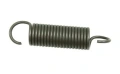 Sprężyna dmuchawy 525BX Husqvarna, metalowa, w kolorze ciemnoszarym, o cylindrycznym kształcie. Ujęcie frontalne, leżąca na jednolitym tle. Wyróżniają się wyraźne zwoje oraz dwa końce w formie haków, umożliwiających mocowanie.