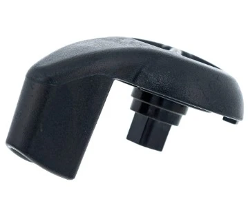 Osłona dmuchawy 578BTF Husqvarna w kolorze czarnym, wykonana z tworzywa sztucznego. Widoczny detal w postaci mocowania na końcu. Ujęcie z boku, ukazujące kształt i fakturę elementu. Produkt leży w pozycji poziomej na białym tle.