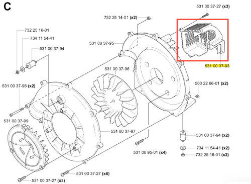 Osłona dmuchawy 125 BT Husqvarna, prostokątna z tworzywa, z kanałami wentylacyjnymi i oznaczeniami dostępu, w pozycji otwartej na białym tle.