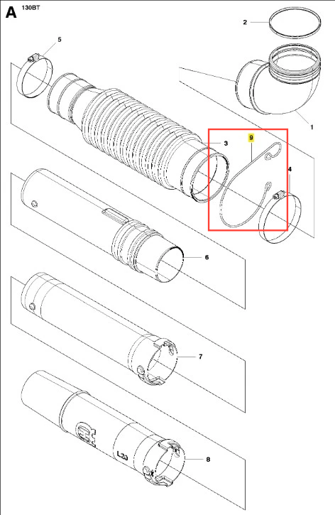 Zacisk dmuchawy 130BT Husqvarna, widoczny z góry, składający się z elastycznej rury z rowkami. Elementy metalowe i z tworzywa w kolorze czarnym i szarym. W zestawie odcinek mocujący i złączki. Na białym tle, bez dodatkowych akcesoriów.