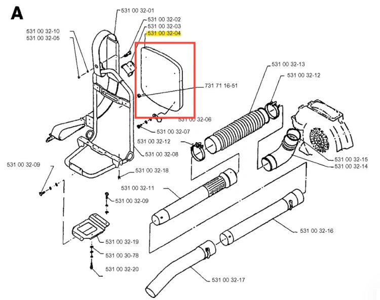 Element odległościowy dmuchawy 140B Husqvarna w kolorze przezroczystym, prostokątny, z zaokrąglonymi rogami. Widoczny z boku, z zamontowanymi mocowaniami. Tło białe, klarowne, co podkreśla detale produktu oraz jego kształt i funkcję.