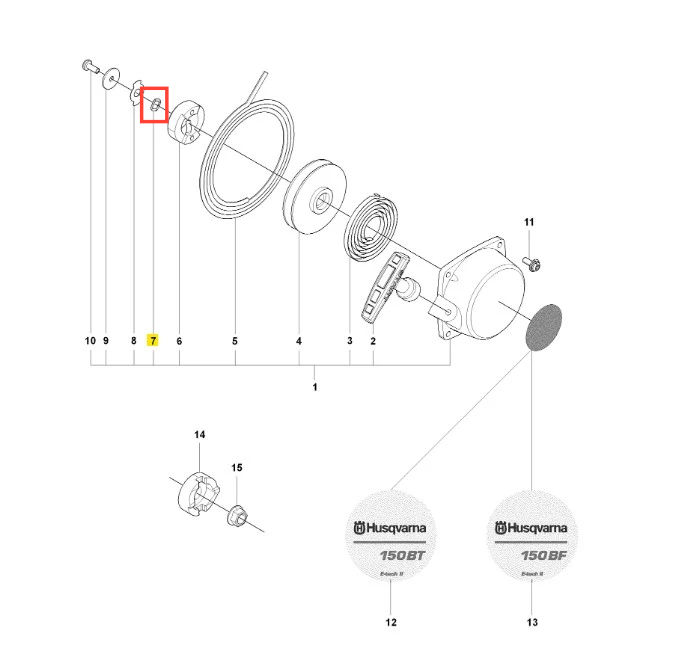 Podkładka dmuchawy 150BF Husqvarna w widoku z boku, z zamontowanym mocowaniem. Przedstawia metalowy element z otworem montażowym oraz logo Husqvarna. W tle białe tło, co podkreśla detale produktu. Zawiera informacje o modelach 150BT i 150BF.