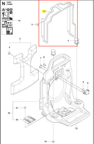 Siatka dmuchawy 150BT Husqvarna, w kolorze szarym, ma prostokątny kształt. Widoczna z boku, z detalami mocowania. Produkt unikalny z precyzyjnymi wypustkami na krawędziach. Tło białe, co podkreśla kontrast i detale konstrukcyjne.