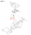 Śruba ridera R 111B Husqvarna, metalowa, w rozmiarze standardowym. Ujęcie frontalne, pokazujące detale konstrukcyjne z zamocowaniem. Znajduje się w schemacie montażowym fotela ridera, utrzymującym stabilność i funkcjonalność komponentów.