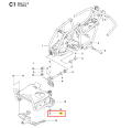 Śruba ridera R 111B Husqvarna, metalowa, o cylindrycznym kształcie, z wyraźnym gwintem. Ujęcie z boku, w zbliżeniu na detal elementu mocującego. Produkt umieszczony na technicznej ilustracji, w kontekście montażu pojazdu.