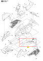 Panel ridera R 111B Husqvarna czarny, matowy, widok z boku na jednolitym tle. Detale mocowania, teksturowane i perforowane elementy. Przeznaczony do montażu, bez widocznych napisów.