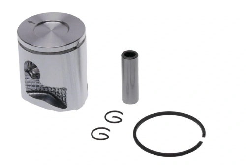 Tłok kompletny do pilarki Husqvarna 135 Mark II, srebrny metaliczny. Zestaw: tłok, pierścienie, cylinder i mocowanie, prezentowany z przodu na neutralnym tle dla wyraźnych detali.