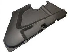 Osłona ridera R120C Husqvarna w czarnym kolorze, wykonana z trwałego tworzywa sztucznego. Produkt ma opływowy kształt z wyraźnymi konturami. Widoczny uchwyt do montażu, ujęcie z boku, na jednolitym tle. Idealna dla motocykli tej marki.