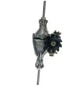Przekładnia Husqvarna R 112C w kolorze szarym z metalicznym wykończeniem, z dwoma osiami i widocznym układem zębatek, stojąca, z detalami mocowań, do sprzętu ogrodniczego.