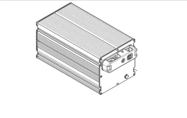Akumulator ridera R112iC Husqvarna, prostokątny, z metalową obudową o poprzecznych żeberkach. Widoczne złącza na jednym końcu, logo Husqvarna na obudowie. Widok z boku, stojący na płaskiej powierzchni, bez dodatkowych akcesoriów.