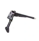 Metalowa, czarna dźwignia hamulca R213C Husqvarna, z regulacją i uchwytem. Zdjęcie z boku, poziomo na jasnym tle. Prosta konstrukcja, brak napisów. Do pojazdów Husqvarna.