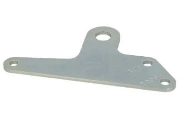 Łącznik ridera R200iX Husqvarna, metalowy element w kolorze srebrnym, z jednym dużym otworem i dwoma mniejszymi przymocowaniami. Produkt leży na jednolitym tle, ukazując kształt w formie trójkąta z zaokrąglonymi krawędziami.