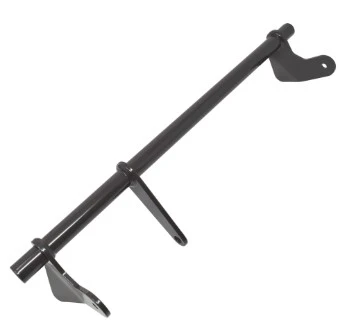 Poprzeczka ridera R213C Husqvarna w kolorze czarnym, wykonana z metalu. Ujęcie boczne, produkt leżący na płaskiej powierzchni. Widoczne mocowania po obu stronach, prostokątny kształt, matowa faktura. Idealna do montażu w pojazdach marki Husqvarna.