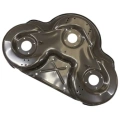Obudowa ridera R213C Husqvarna w kolorze metalicznym. Produkcja z wytrzymałego materiału, z widocznymi otworami montażowymi. Ujęcie z góry, pokazujące kształt obudowy i detale wykończenia. Прzeznaczona do użytku w sprzęcie ogrodowym.