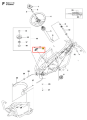 Fragment schematu elementu sterującego kołem w modelu R 111B Husqvarna z metalicznym wykończeniem i detalami mocującymi. Widoczny mechanizm w ramie z numeracją i opisem części, na białym tle podkreślającym szczegóły.