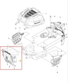 Osłona ridera R 112C Husqvarna w kolorze szarym z czarnymi elementami, w formie osłony bocznej. Produkt widoczny z boku, w zbliżeniu, ukazujący detale mocowania oraz wentylacyjne otwory. Element przeznaczony do montażu w maszynie.