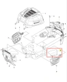 Czarna osłona ridera R 112C Husqvarna z tworzywa, z siateczkowymi wlotami powietrza, widoczna z boku w pozycji leżącej, z mocowaniami i gniazdem, ważny element konstrukcyjny urządzenia.