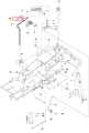 Śruba ridera R213C Husqvarna, metalowa, z gwintem, o cylindrycznym kształcie, widoczna w zestawieniu montażowym na części ramy. Na zdjęciu przedstawiono ją w układzie z innymi elementami, z widocznym mocowaniem i numerem katalogowym.