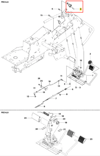 Zespół dźwigni hamulca ridera R213C Husqvarna, metalowy element w kształcie prostokąta, z zamontowanym przyciskiem. Detale obejmują mocowania i linki. Ujęcie z boku na jednolitym tle, ukazujące wszystkie kluczowe części mechanizmu.