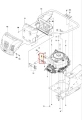 Rura wydechowa ridera R213C Husqvarna w technicznym obrysie. Srebrna, teksturowana rura z mocowaniem, ułożona poziomo na białym tle dla wyraźnej analizy detali.